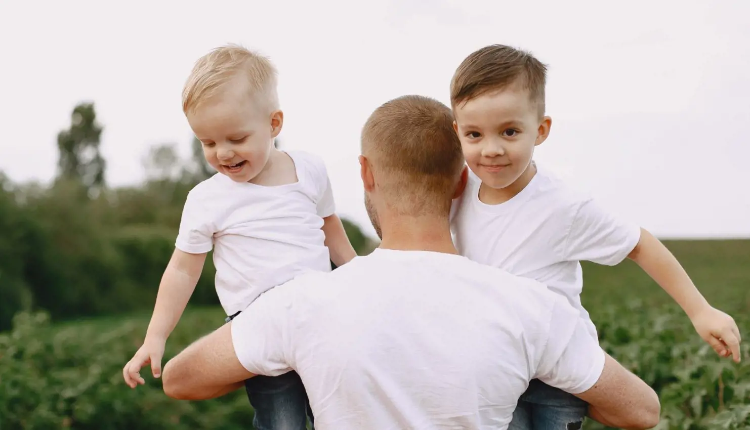 Cute Family Playing Summer Field1395